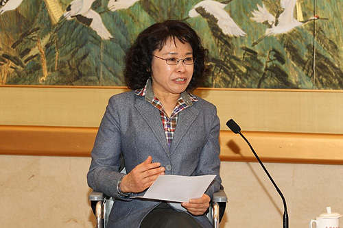 图为中国残联主席张海迪讲话