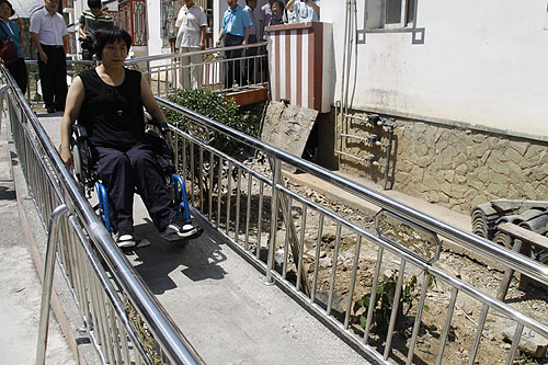 集善援川项目家庭无障碍改造之残疾人家庭坡道改造
