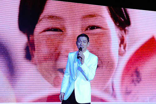 中国残疾人福利基金会副理事长刘德华现场演唱《心肝宝贝》