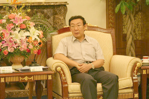 图为福建省委常委、宣传部长唐国忠出席并讲话