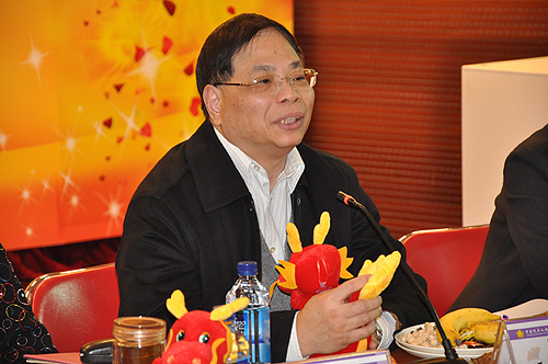 图为中国残联党组书记、理事长王新宪讲话