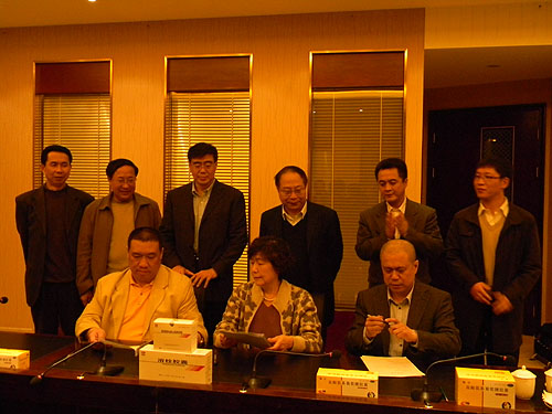 汤小泉理事长与山西建峰集团、山西中远威药业公司签订5000万元《捐赠协议》