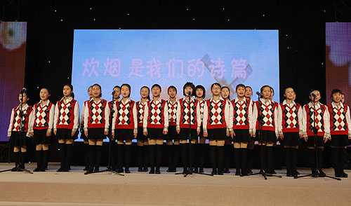 农民工子弟学校的学生合唱《心中梦想》