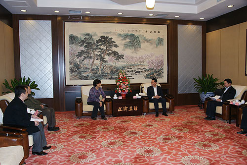 汤小泉理事长会见了山西省委常委、常务副省长李小鹏