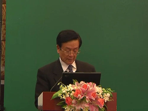 图为中国互联网协会副理事长高卢麟致辞