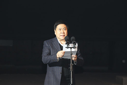 图为中国残疾人福利基金会副秘书长沈伟俊致辞