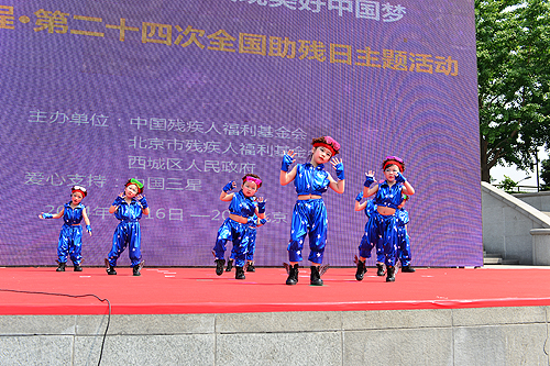图为活动现场