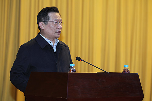 图为中国残联党组副书记、常务副理事长孙先德出席会议并讲话