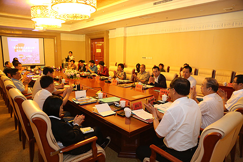 图为集善如新儿童蜜儿餐项目全国工作会现场