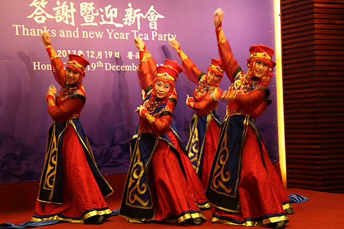 图为北京残疾人艺术团聋人舞蹈《天边的祝福》