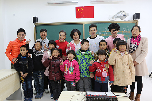 图为探访活动现场