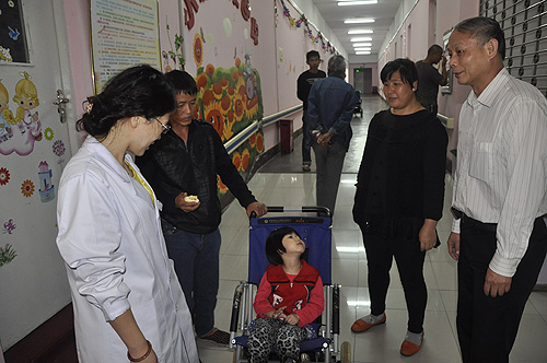 图为我会项目监管小组在吉林省吉林市残疾儿童康复中心开展项目监管工作现场