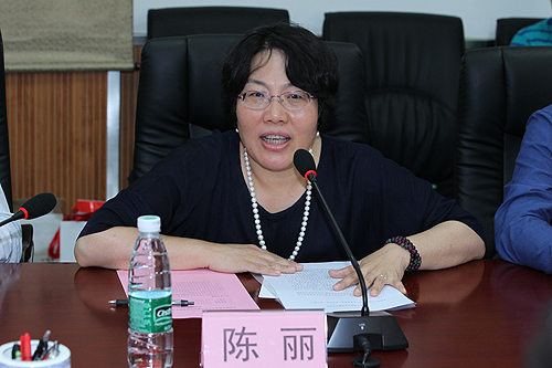 图为北京师范大学副校长陈丽在启动仪式上致辞