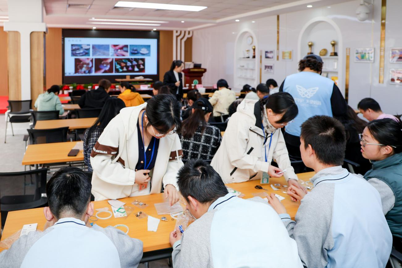 202604081775639931.png 残健融合破壳计划-非遗守护天使妈妈2.png